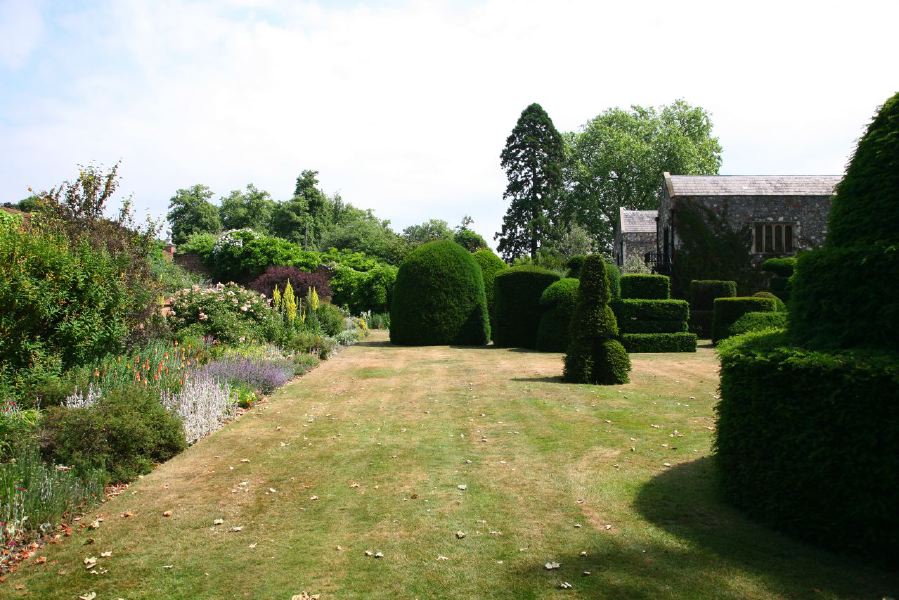 Topiary gardens, rose gardens, formal gardens and parkland around a Medieval Manor House