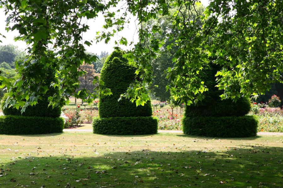 Topiary gardens, rose gardens, formal gardens and parkland around a Medieval Manor House
