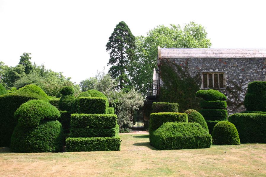 Topiary gardens, rose gardens, formal gardens and parkland around a Medieval Manor House