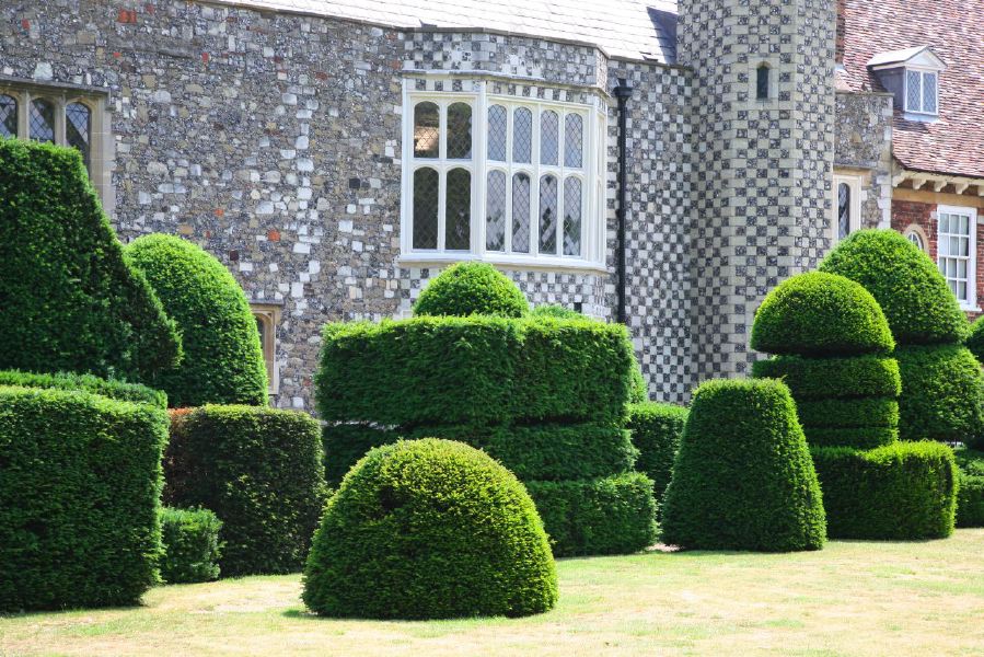Topiary gardens, rose gardens, formal gardens and parkland around a Medieval Manor House