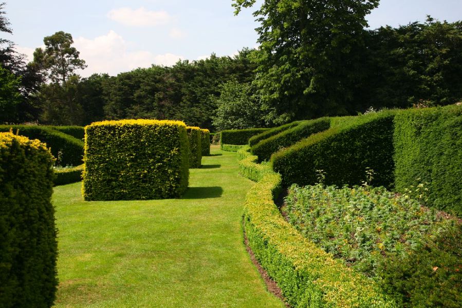 Topiary gardens, rose gardens, formal gardens and parkland around a Medieval Manor House