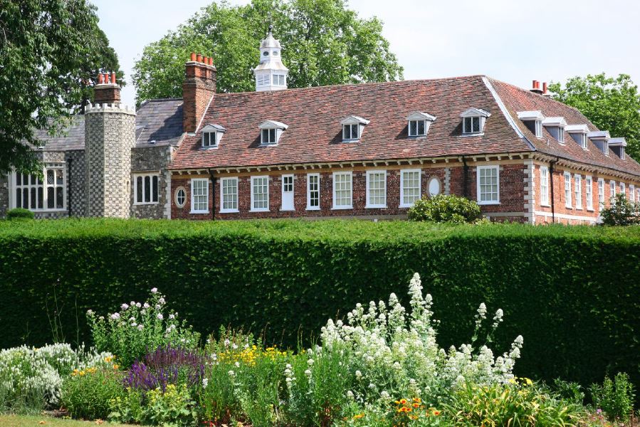 Topiary gardens, rose gardens, formal gardens and parkland around a Medieval Manor House