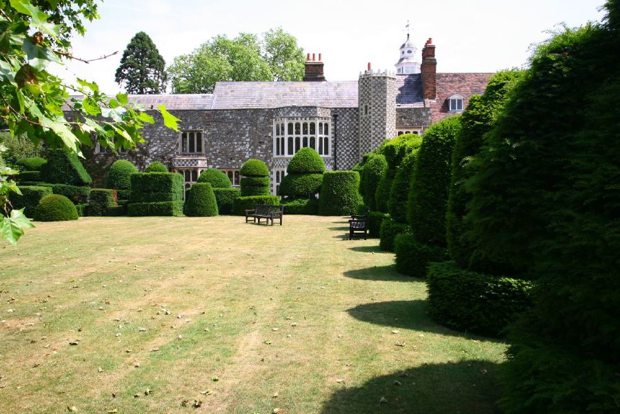 Topiary gardens, rose gardens, formal gardens and parkland around a Medieval Manor House