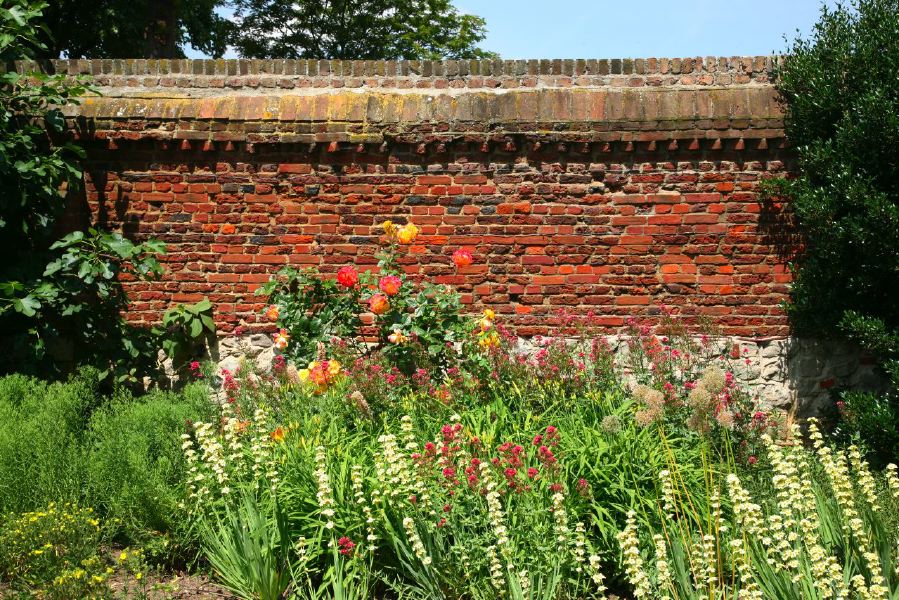 Topiary gardens, rose gardens, formal gardens and parkland around a Medieval Manor House