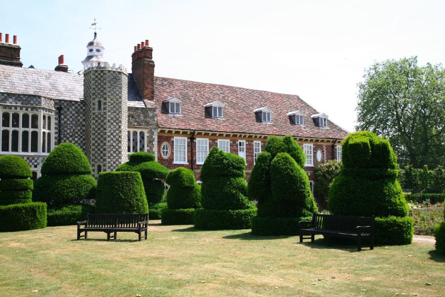 Topiary gardens, rose gardens, formal gardens and parkland around a Medieval Manor House