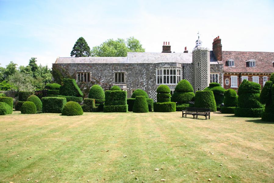 Topiary gardens, rose gardens, formal gardens and parkland around a Medieval Manor House