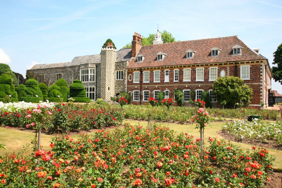 Topiary gardens, rose gardens, formal gardens and parkland around a Medieval Manor House