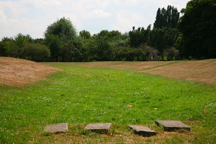 Topiary gardens, rose gardens, formal gardens and parkland around a Medieval Manor House