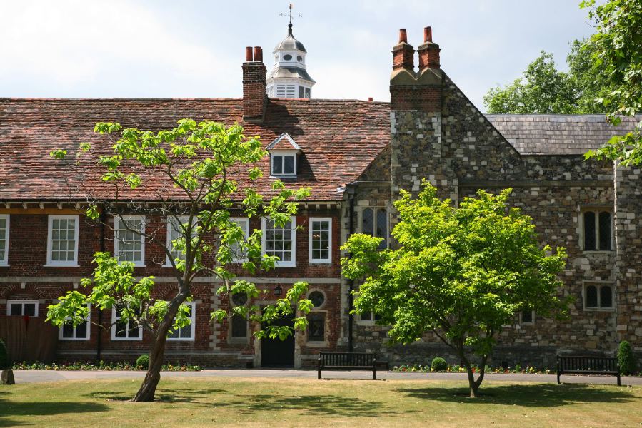 Topiary gardens, rose gardens, formal gardens and parkland around a Medieval Manor House