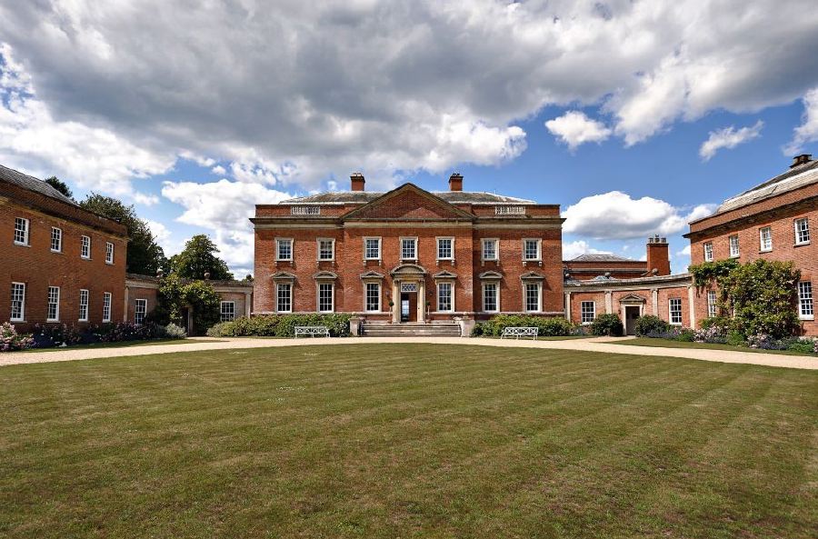 Beautiful Georgian red brick country house with a ballroom, great hall, saloon, library and picturesque gardens and farmland