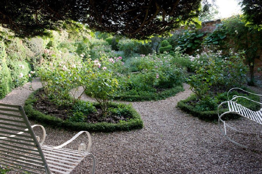 Beautiful Georgian red brick country house with a ballroom, great hall, saloon, library and picturesque gardens and farmland