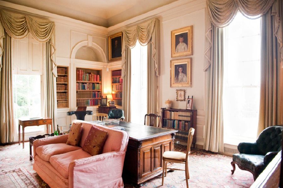 Beautiful Georgian red brick country house with a ballroom, great hall, saloon, library and picturesque gardens and farmland