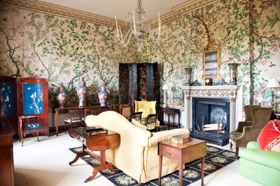 Beautiful Georgian red brick country house with a ballroom, great hall, saloon, library and picturesque gardens and farmland