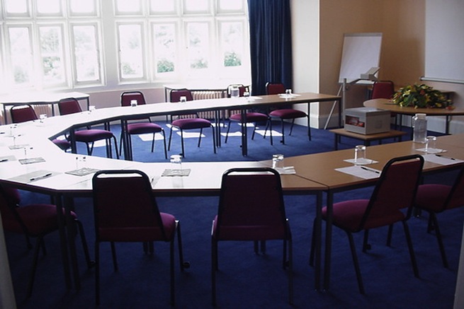 A converted Jacobean mansion house with amazing facilities including music, film and dance studios, retro diner, halls and conference rooms. The house also sleeps up to 87.