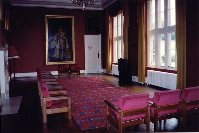 A converted Jacobean mansion house with amazing facilities including music, film and dance studios, retro diner, halls and conference rooms. The house also sleeps up to 87.