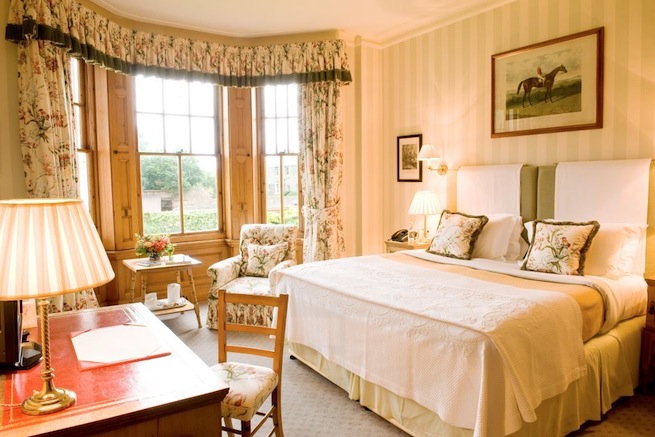 One of the oldest private members clubs in the UK, this location has an elegant suite of rooms, a unique town house with a beautiful walled and private garden.