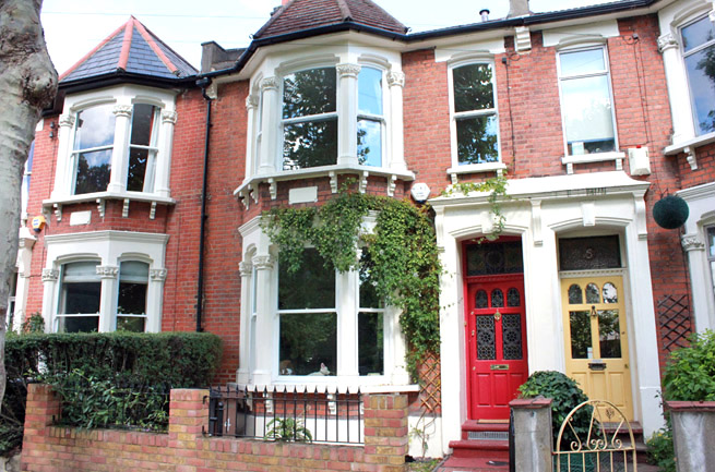 Victorian House built in 1894 directly opposite a common and around 5 minutes walk from Victoria Park.