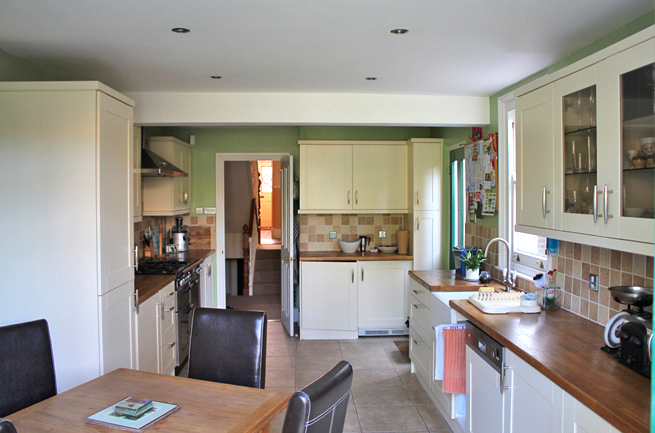 Victorian House built in 1894 directly opposite a common and around 5 minutes walk from Victoria Park.