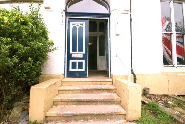 Semi derelict Victorian Gothic Mansion with a real urban edge. It has a functioning recording studio and gallery space.