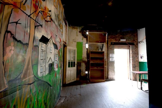 Semi derelict Victorian Gothic Mansion with a real urban edge. It has a functioning recording studio and gallery space.
