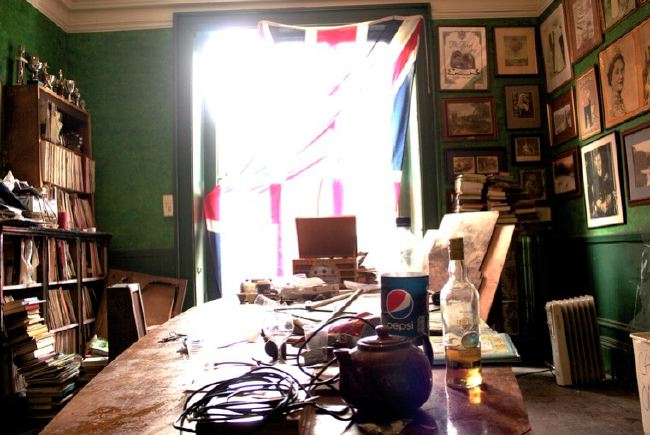Semi derelict Victorian Gothic Mansion with a real urban edge. It has a functioning recording studio and gallery space.