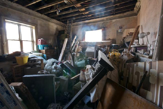 Semi derelict Victorian Gothic Mansion with a real urban edge. It has a functioning recording studio and gallery space.