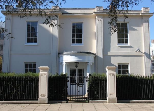 Double fronted Georgian house with original features, right next to the Thames with a stunning sweeping staircase. NB- Stills or smaller shoots preferred.