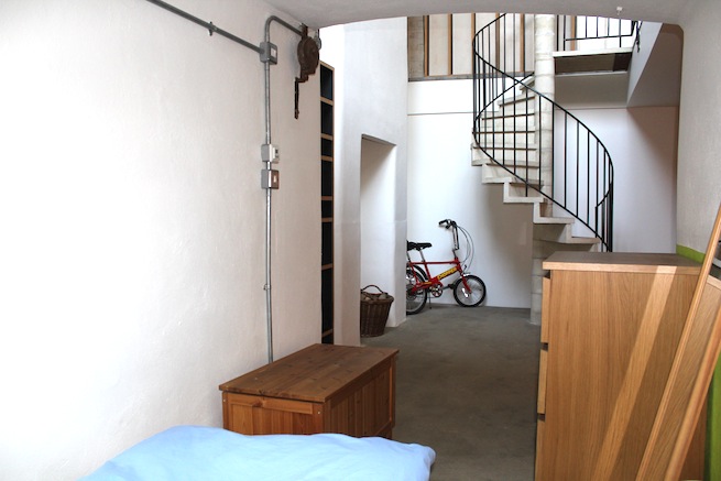Contemporary open plan home with gorgeous courtyard and modern furnishings.