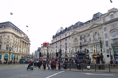 Piccadilly Circus - Famous London landmark