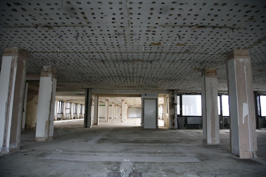A stripped-out 60's City office building with fantastic rooftop views of St Paul's and The Shard, a very gritty basement and a large open air car park. Ideal for The Sweeney