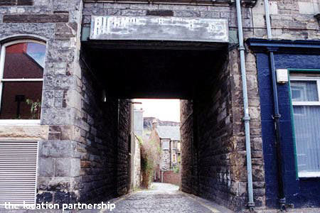 Cobbled back street in Edinburgh