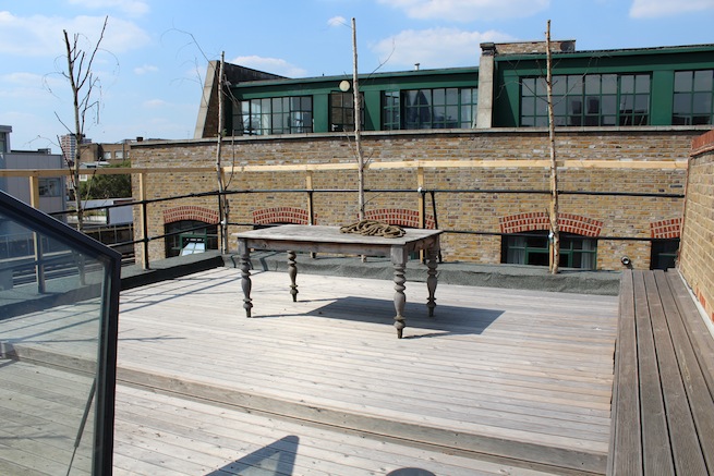 A beautiful 1930's converted warehouse with exposed brick work,wooden floors and floor to ceiling windows. Also has a roof terrace with amazing views of the London skyline.