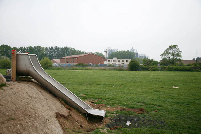 Football pitch on large recreation ground with great urban backdrop.