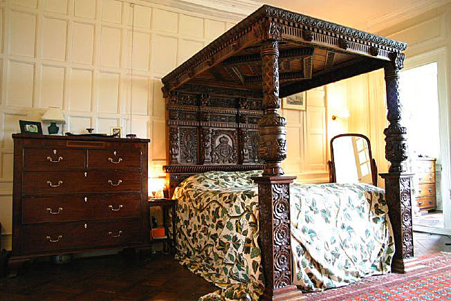 Beautiful Manor House with stunning views over the surrounding countryside. Approximately 45 miles from Central London