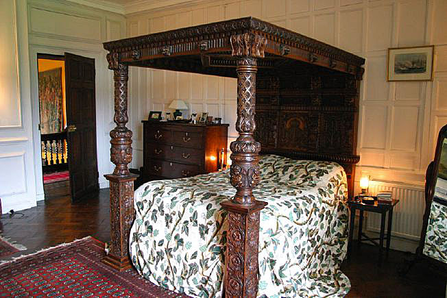 Beautiful Manor House with stunning views over the surrounding countryside. Approximately 45 miles from Central London