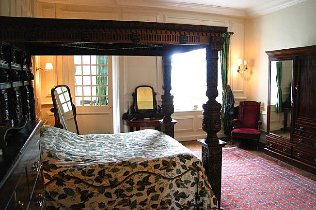 Beautiful Manor House with stunning views over the surrounding countryside. Approximately 45 miles from Central London