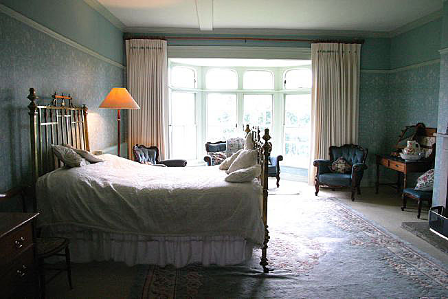 Beautiful Manor House with stunning views over the surrounding countryside. Approximately 45 miles from Central London