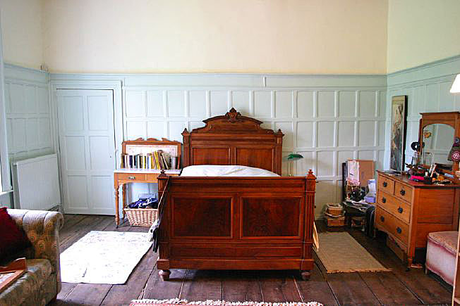 Beautiful Manor House with stunning views over the surrounding countryside. Approximately 45 miles from Central London