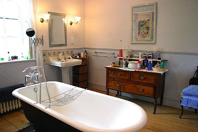 Beautiful Manor House with stunning views over the surrounding countryside. Approximately 45 miles from Central London