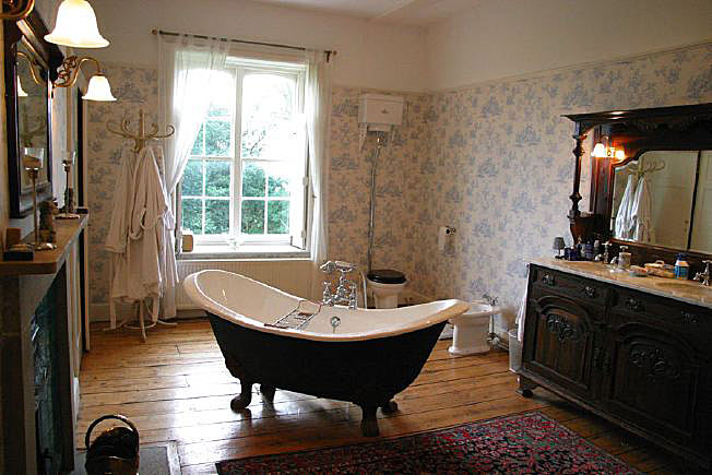 Beautiful Manor House with stunning views over the surrounding countryside. Approximately 45 miles from Central London