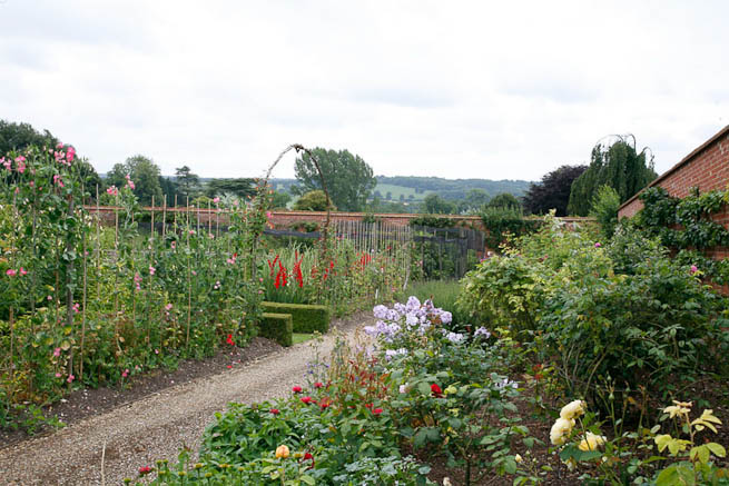 Walled garden in a historic country estate. NOTE: Noise from nearby main road.