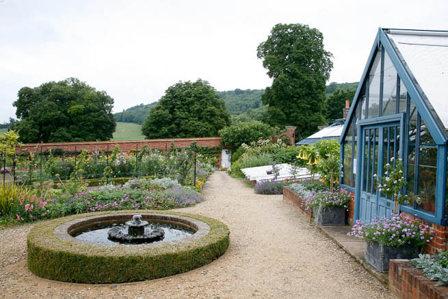 Walled garden in a historic country estate. NOTE: Noise from nearby main road.