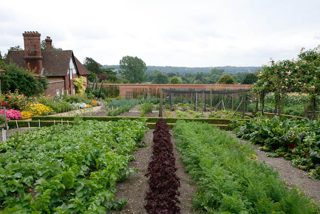 Walled garden in a historic country estate. NOTE: Noise from nearby main road.