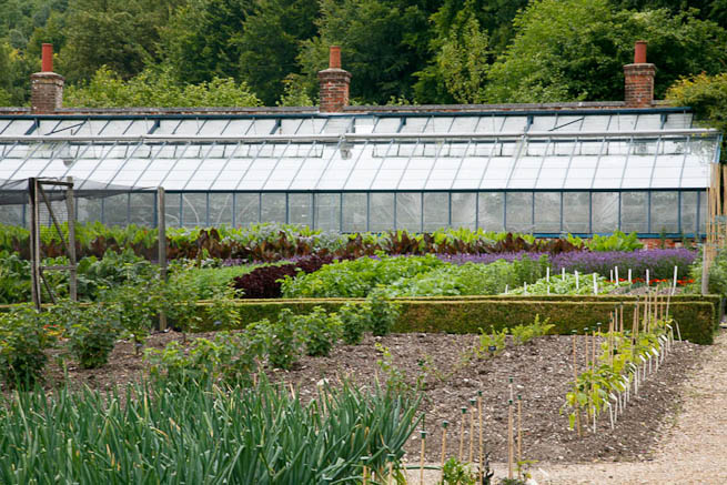 Walled garden in a historic country estate. NOTE: Noise from nearby main road.