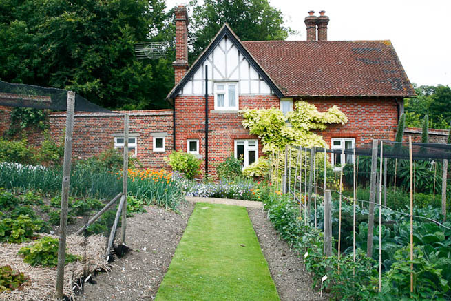 Walled garden in a historic country estate. NOTE: Noise from nearby main road.
