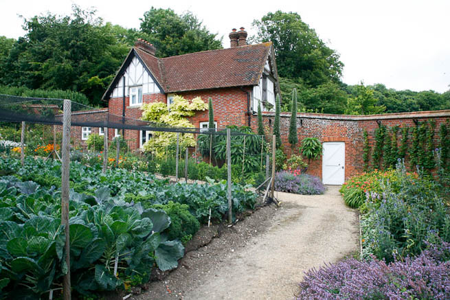 Walled garden in a historic country estate. NOTE: Noise from nearby main road.