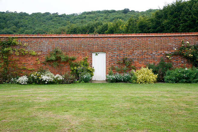 Walled garden in a historic country estate. NOTE: Noise from nearby main road.