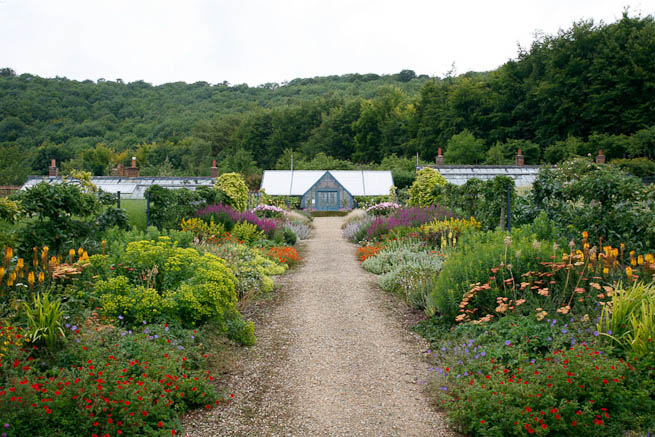 Walled garden in a historic country estate. NOTE: Noise from nearby main road.