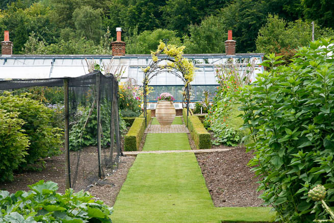 Walled garden in a historic country estate. NOTE: Noise from nearby main road.