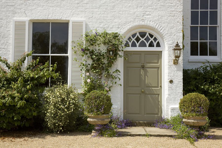 Late Manor house set in formal gardens Location Partnership